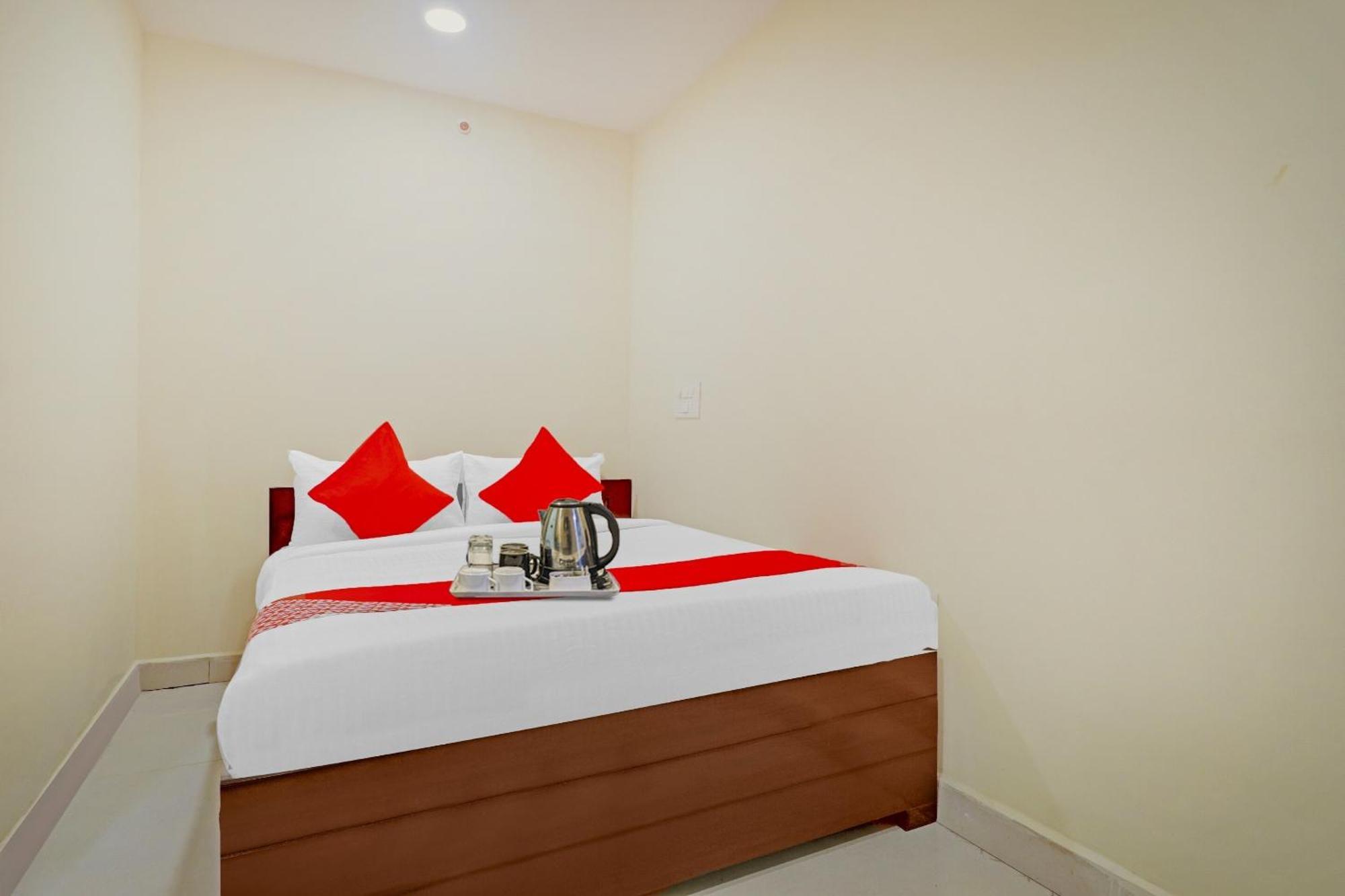 Hotel O Aayush Stay Inn Hyderabad Exterior photo
