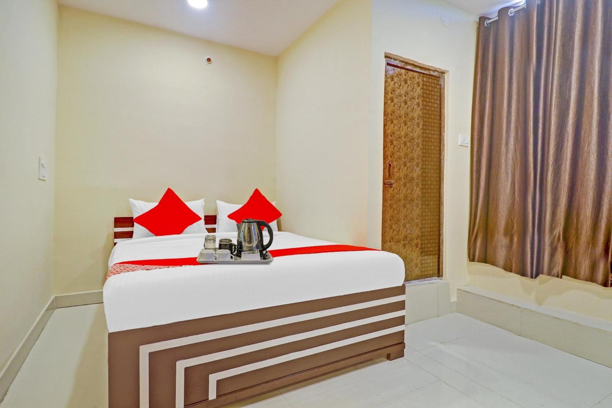 Hotel O Aayush Stay Inn Hyderabad Exterior photo