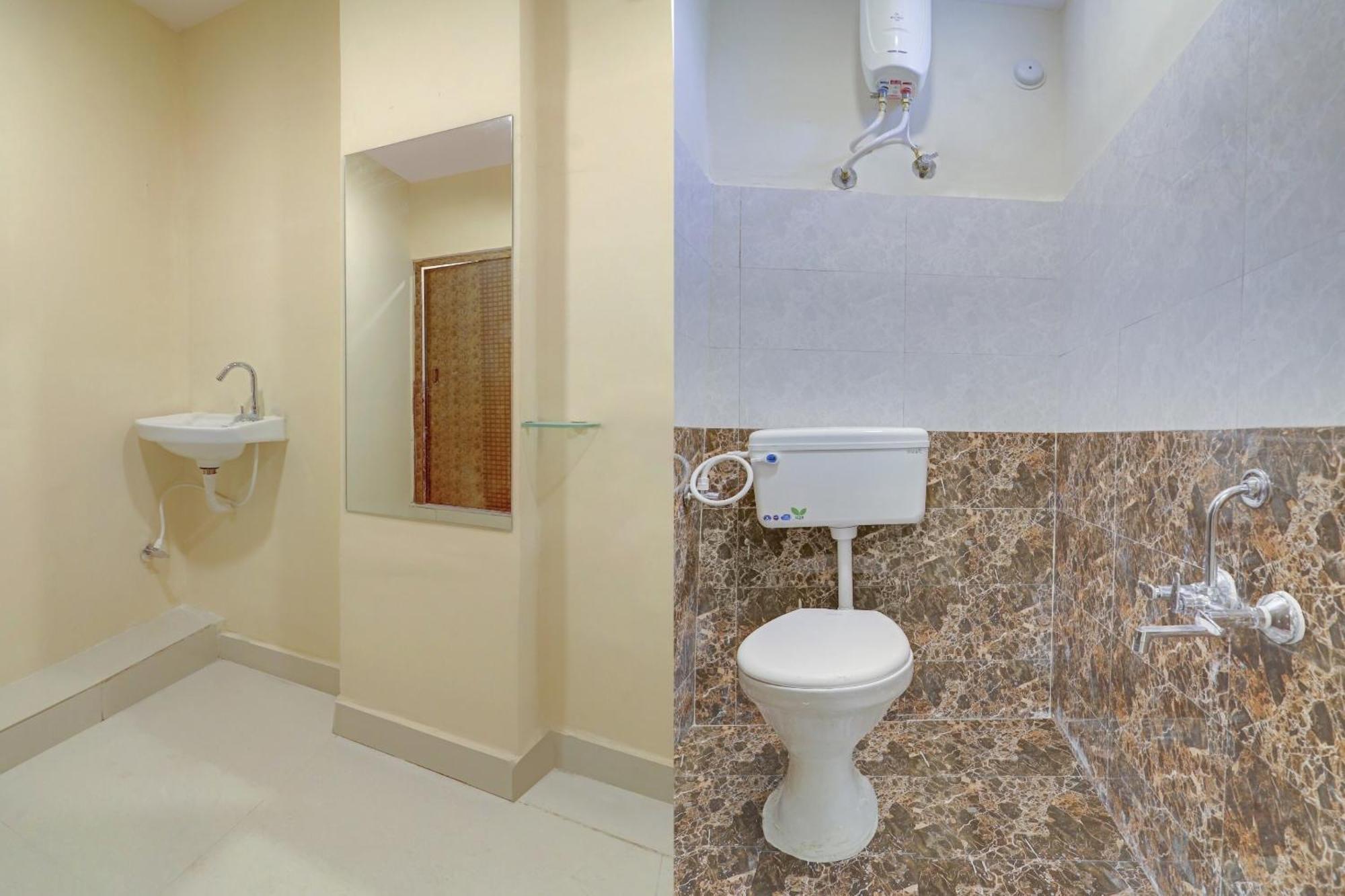 Hotel O Aayush Stay Inn Hyderabad Exterior photo